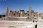 O Ir localiza-se na sia, no Oriente Mdio, e at 1935 recebia a denominao como Prsia. Em 1979, com a Revoluo Islmica promovida pelo aiatol Khomeini, o pas adotou a sua atual designao oficial de Repblica Islmica do Ir. Essa Nao possui diversas regies classificadas pela UNESCO como Patrimnio Mundial da Humanidade: Meidan Emam, Isfahan, Tchogha Zanbil, Bam, Pasrgada e Soltaniyeh. Perspolis costumava ser a antiga capital do Imprio Persa, situada a, aproximadamente, 70 quilmetros a nordeste de Shiraz, prximo da confluncia do rio Pulwar com o rio Kur. Perspolis foi declarada como Patrimnio da Humanidade pela UNESCO em 1979. <br><br/> Palavras-chave: Imprio Persa, Ir, islamismo, Patrimnio Mundial da Humanidade, stio arqueolgico.