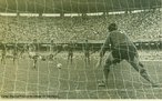 Partida entre Brasil e Portugal em 1964.<br><br/> Palavras-chave: relaes culturais, esporte, futebol, competio.
