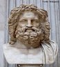 Na mitologia grega Zeus era deus do cu e da Terra, senhor do Olimpo, deus supremo. Conhecido pelo nome romano de Jpiter. Filho mais novo dos tits Cronos e Ria. Seus irmos eram: Poseidon, Hades, Demter, Hstia e Hera, era casado com Hera, e pai de diversos deuses, como Atena, Artemis e Apolo.Zeus sempre foi considerado um deus do tempo, com raios, troves, chuvas e tempestades atribudas a ele. Mais tarde, ele foi associado  justia e  lei. <br><br/> Palavras-chave: relaes culturais, mitologia grega, Grcia Antiga, deuses gregos, Zeus.